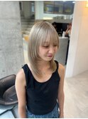 レイヤーカット×ホワイトグレージュ