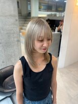 カケル(×.) レイヤーカット×ホワイトグレージュ