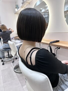 シー バイ ロンド 新宿(Sea by Lond) ミディアム×暗めカラー[デザインカラー/フェイスフレーミング]