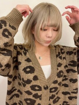 シーン(SCENE) 顔周りレイヤー　ぱっつん前髪　ハイトーンカラー【天神/今泉】