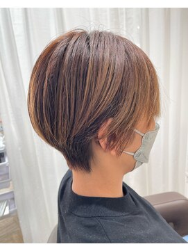 アヴァンス 箕面(AVANCE.) 似合わせカット×白髪ぼかし×ハンサムショート