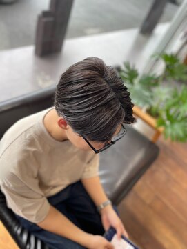 ヘアーワークス ボナ(HAIR WORKS bona.) 清潔感ある爽やか男子の毛流れセンターパート ハイライト