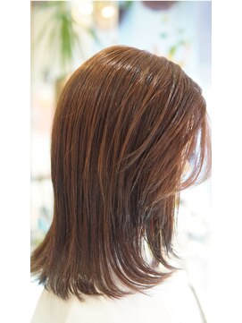 ネス(NESS) ベージュピンクで優しく仕上がるセミロング