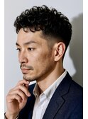 スーツ短髪スペインパーマ刈上げビジネスショート
