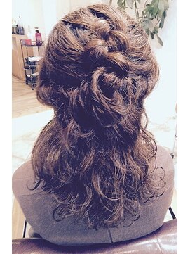 プリーモ ヘアー レガロ(Primo hair REGALO) 【REGALO】ふわっとルーズなハーフアップ