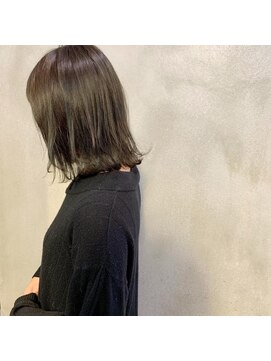 ミント(mint) 暗めグレー!透明感もありつつ、赤みも抑えます!