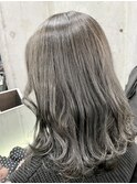 グレージュ×ミディアム