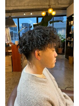 ビハインドザカーテン(BEHIND THE CURTAIN) 【初めての方にオススメ】波巻きパーマ