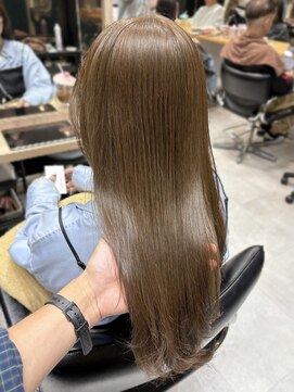 ディーエックス ウエスト(Dxxxx WEST) 透明感オリーブベージュ［韓国/顔周りカット/イルミナカラー］