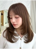 韓国　ミディアム　レイヤーカット　顔まわり