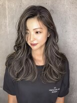 ロコスピアーズ(ROCO SPEARZ)&nbsp;大人ハイライトグレージュアッシュベージュセミロングレイヤー