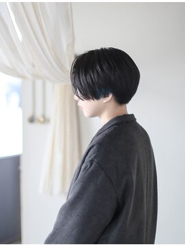 ホワイトルーム(White Room) インナーグリーンのマニッシュショート