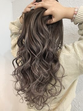 ラビス(Lovis) 似合わせカット/メルティカラー/着物ヘア/フェミニンロング