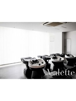 フルフラットのシャンプー台で夢見る寝心地…♪ヘッドスパ・炭酸泉・マイクロスチームトリートメントも◎