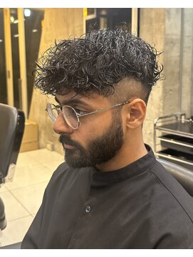 ビンゴ(BINGO) 1337ツイストスパイラルパーマ束間アッシュブラック短髪ショート