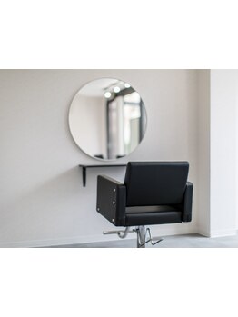 経験豊富なベテランスタイリストによる、丁寧なカウンセリングで1人1人に合わせたスタイルやケアをご提案◇