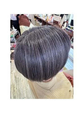 ヘアーズ ジール(hair's Zeal) 白髪を活かしたグレーカラー