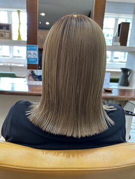 レプリカ(replica.) 【replica】岡山　髪質改善ミルクティーベージュ