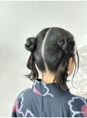 下ろした毛先がかわいいツインお団子
