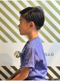 バーバーが手がけるキッズカット 毛流れ七三ヘア#2