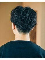 アーティスオム(Artice HOMME)&nbsp;抜け感センターパート/ニュアンスデザイン/黒髪