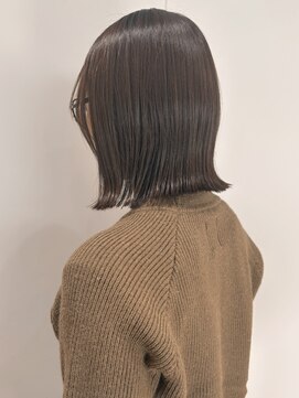 ヤリーバイミクマル(yaree by micmal.) 20代30代ナチュラルくびれミディアム切りっぱなしボブグレージュ