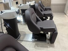 エフ(efu.)の雰囲気（全席フルフラットのシャンプー台でくつろげる空間。）