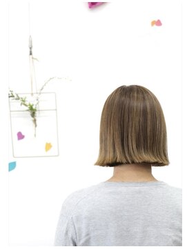 イトウ(ITOH) 切りっぱなしボブヘア 透明感のあるカラーで涼しさプラス