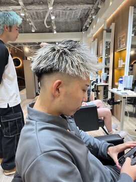 ルースト 渋谷店(ROOST) [バチイケスタイル]ジェットモヒカン×ホワイトメッシュ