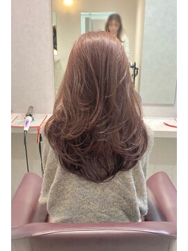 トラップヘアー ふわっと色気レイヤーカット×ブリーチなしピンクブラウン