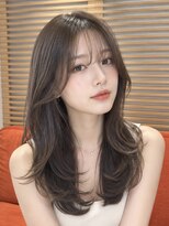 オアシスアヴェダ ザ・ペニンシュラ東京(OASIS AVEDA)&nbsp;大人セミロングレイヤー・前髪カット・艶髪・グレージュ30代