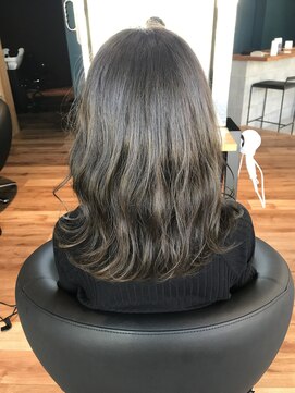 ノア(noa.) 透け感ハイライトグレージュ