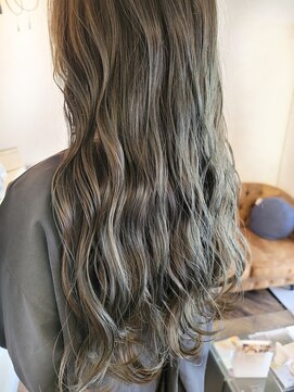 ベレッタ コウリエン(veretta kourien) カーキー×グレー 【ブリーチ相談】