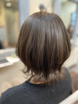 シェルター(shelter) 外ハネスタイル×プラチナアッシュカラー☆