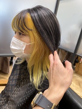 ジーナ 札幌(Zina) ダークグレー&ビビットイエロー