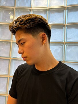 ビビディ バビディ ブー 河原町三条店(Bibbidi.bobbidi.boo) メンズ ブリーチパーマ クロップパーマ 刈り上げパーマスタイル