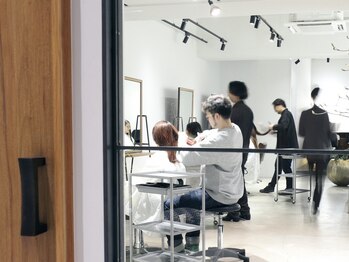 サルファ ヘアデザイン 名古屋 丸の内(S.ALPHA HAIR DESIGN)の写真/マンツーマン施術のプロデュース型サロンで、担当スタイリストが半年先までのプランをご提案
