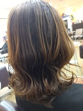 シャンプーボーイ 外ハネウェーブ