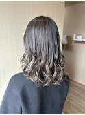 大人可愛い軽やかウェーブヘア