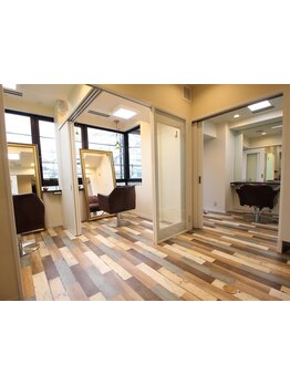 スタッフは全員歴10年以上！経験豊富なベテランスタイリストならではの提案であなたの魅力を引き出します。