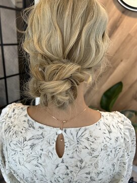 シャンティ 目白(SHANTi) 海外風シニヨン