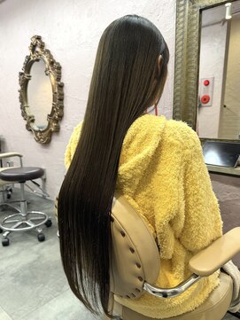 フッタ(Futta) グレージュカラー×艶ロングヘア【新宿】【西武新宿駅】