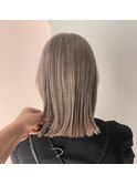 大人ハイトーンミルクティーグレージュヘア