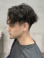 ローウェ バイ フィフス 立川メンズサロン(Louwe by fifth)&nbsp;センターパートツイストスパイラルパーマ刈り上げメンズパーマ