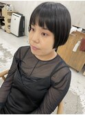 黒髪でシンプルな大人ショート