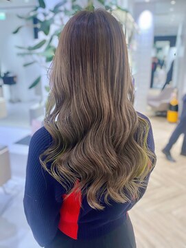 ステア ケース(stair case) 韓国巻きミディアムセミロングレイヤーなし前髪カット