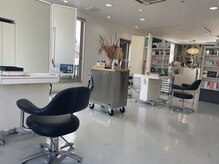 フィット ヘア デザイン(Fit hair design)の雰囲気（明るい雰囲気の店内！ゆったりと過ごせる空間が人気♪）