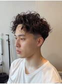 センターパートツイストスパイラルパーマ刈り上げメンズパーマ