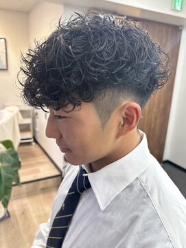 ウェイビーエフティフィフス 横浜西口(WAVEY ft.fifth) スペインカールラルフカールスキンフェードカット刈り上げ横浜