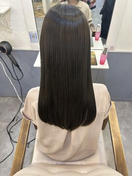 トッカ ヘアアンドトリートメント 難波店 トリートメントでつやさら〇 マットグレージュ
